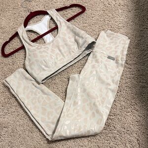 Bombshell Sportswear shine leopard set